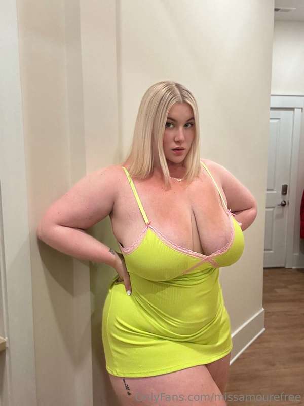 I make these tits jiggle at https://onlyfans.com/amouredelav..