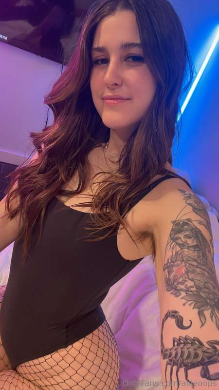 Online chatting now @allieoopsforever 💻💕