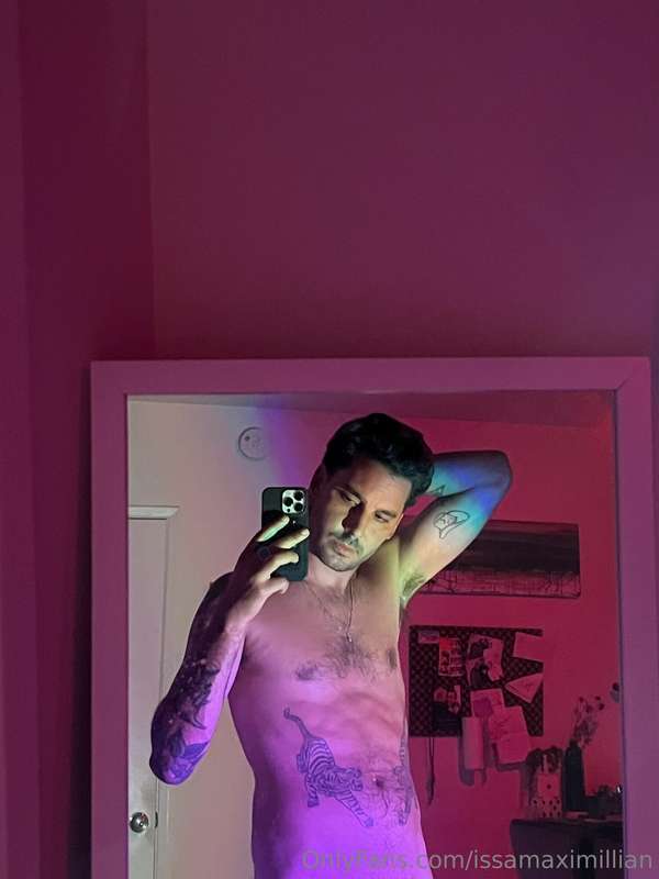 When the night feels this good, why cover up?