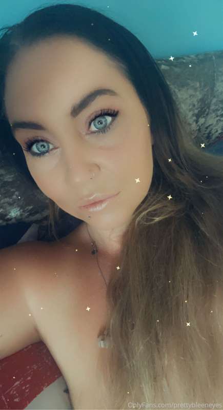 Who wants to do a Snapchat video play today ? 
Because footb..