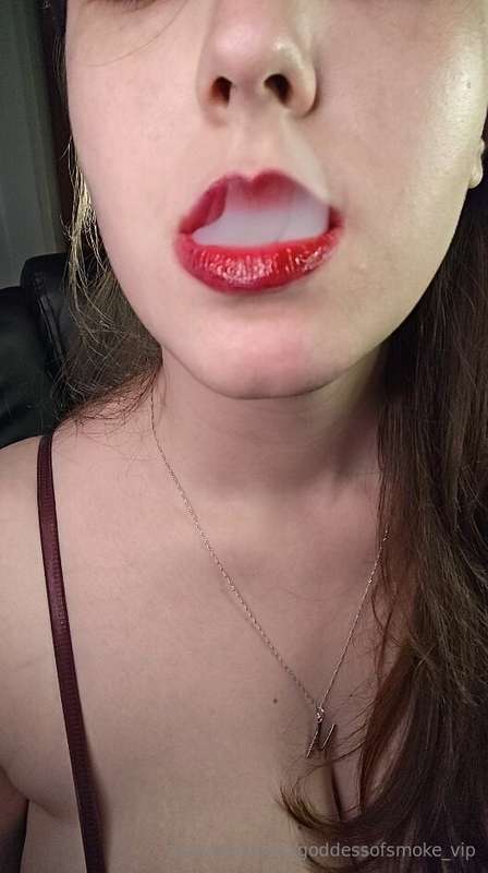 "Up close & irresistible… 💨🔥"In this video, you get an intim..