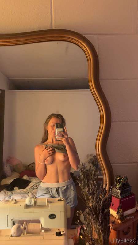 lillyellexo Nude Leaked OnlyFans Photo