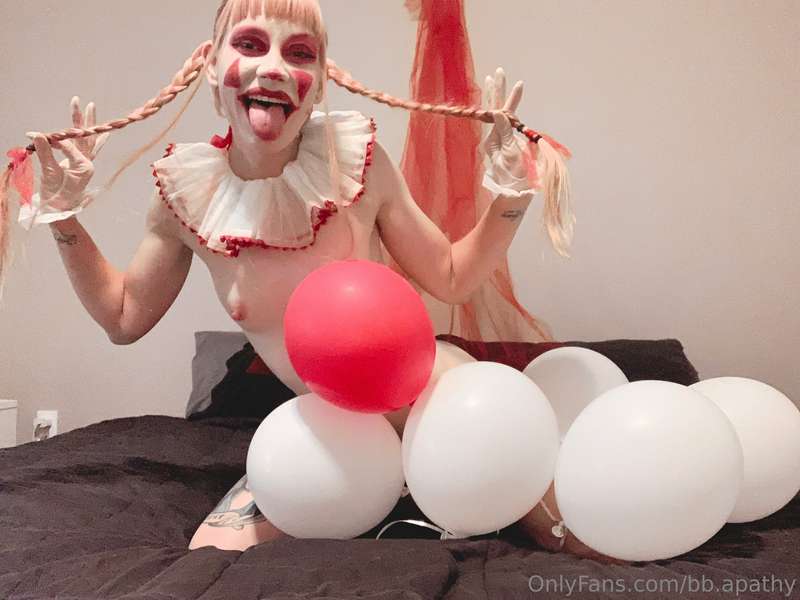 Good morning! 🤡

Last of this set! Hold on tight 🤍🎈

***// r..