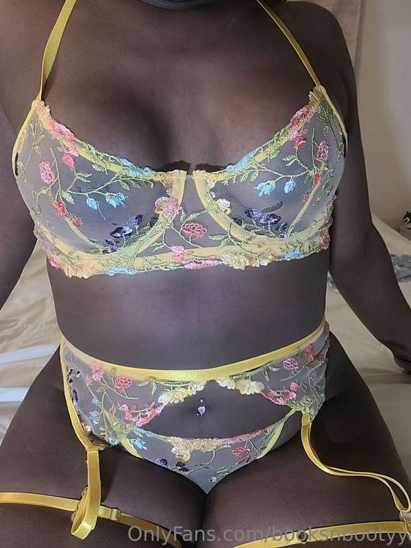 booksnbootyy