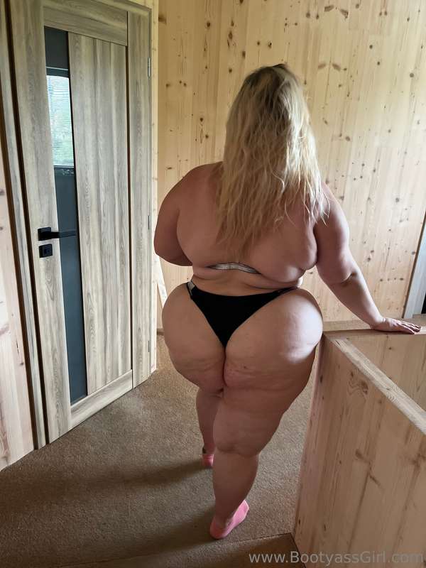 bootyassgirl