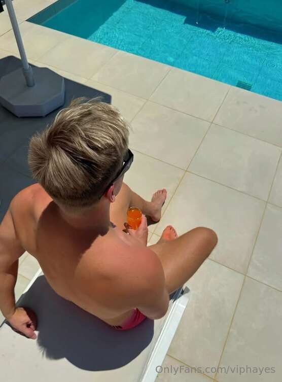 Relaxing now, but later… I’ll need some extra hands 😈✋