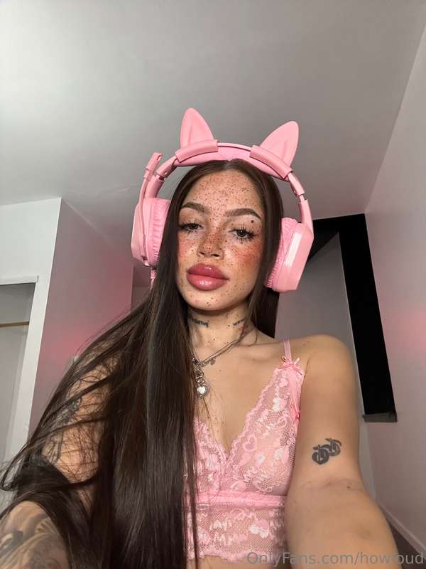 would you guys watch me if i go live on here playing video g..