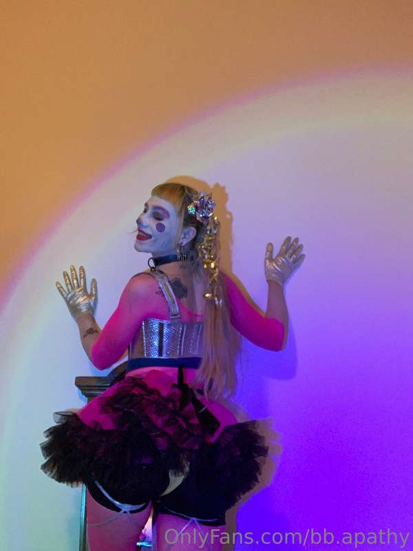 if Barbie was a clown 🤡💖