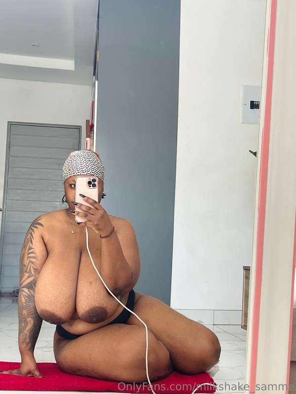 Woke up stiff…I need to be stretched 🤭Morning baby 💋