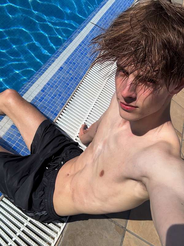 Time for a swim, who's with me?💋😘