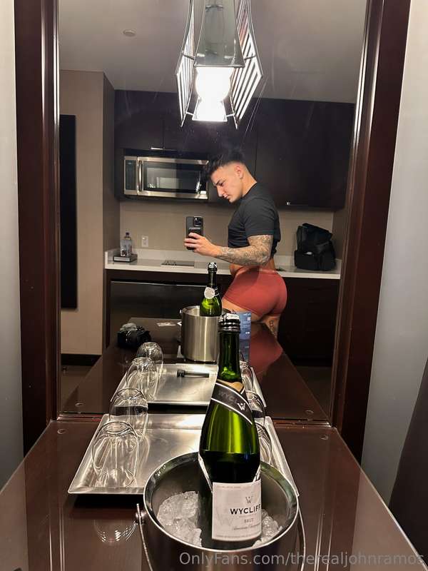 Champagne isn’t the only thing popping tonight 🍾