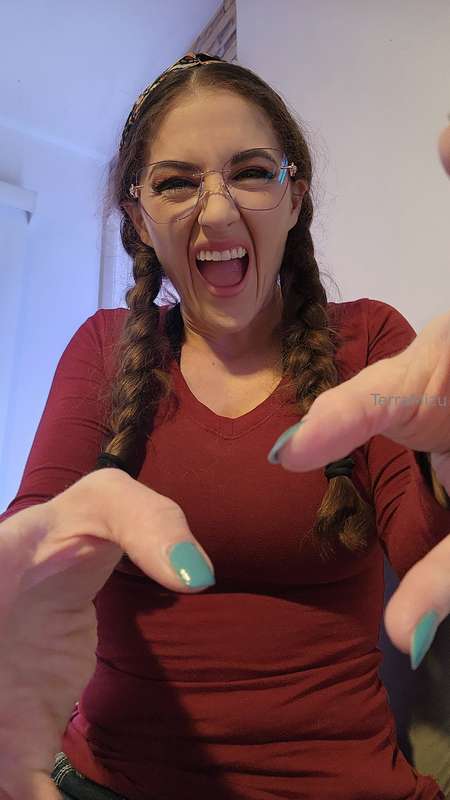 Tickles?🤗#tickle #fetish #glasses #fingers #braids 