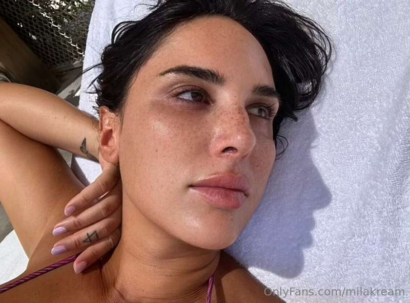 Dipped in sunlight, dusted with freckles☀️✨