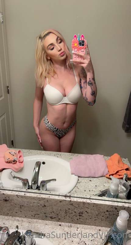 Photo 107 of Kendra Sunderland on Tocromo