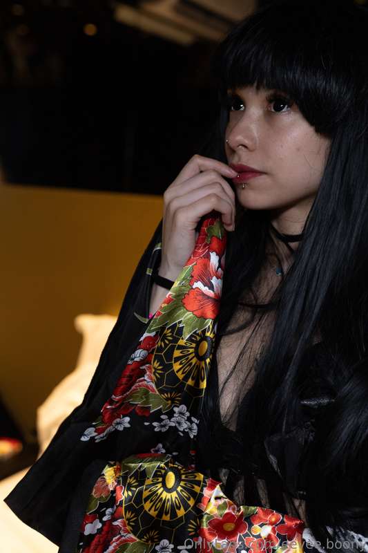 The true beauty of a geisha pt2"A geisha seduces with a glan..