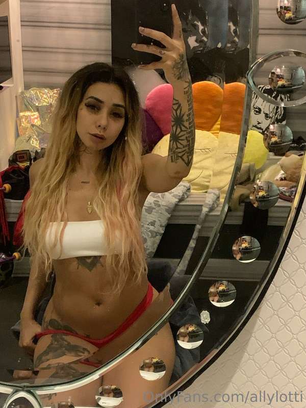 I'm obsessed with dick pics... can you send me one? 🥵