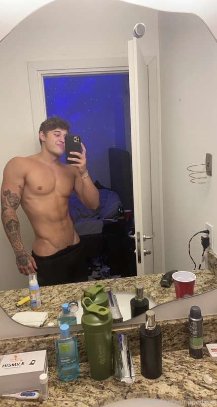 What’s everyone getting into tonight ??😍🙈