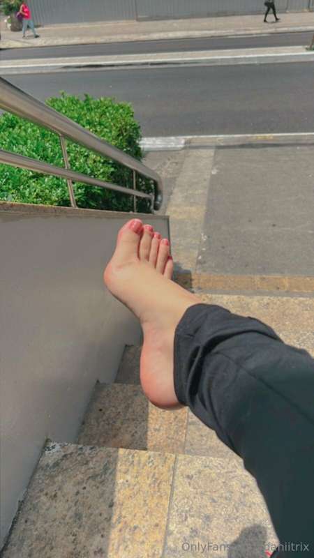Little feet in the street!