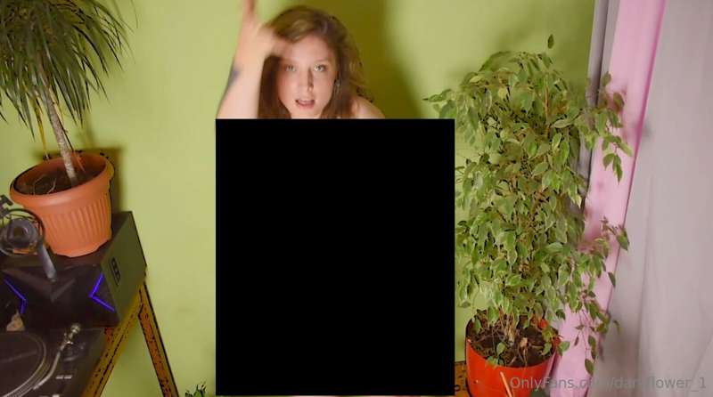 2 minutes of sexy nude dancing to some crazy hot summer vibe..