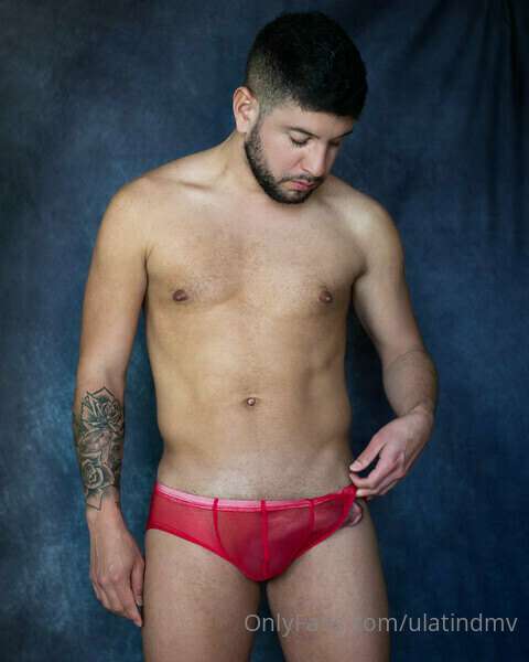 How it looks my dick in this? 🍆 

📸 by @andresherrerapics on..