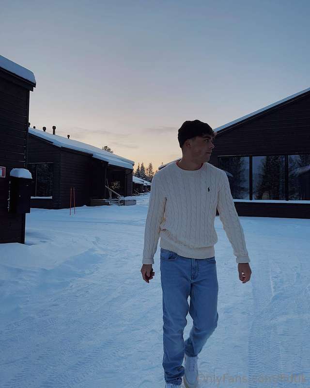 idk what’s worse… the weather or missing u rn 🥶
