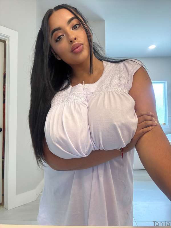 Baby did you wake up in the mood for Mami’s milkers? 🤤😍🍼