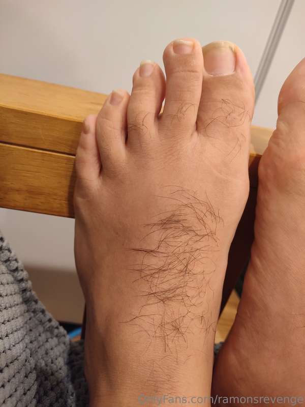 I know you love my hairy toes 😘