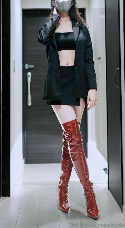 💋I'm making a video of caramel boots
The plot will be relate..