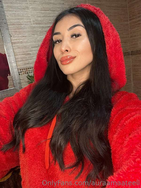 feeling like a sexy version of money heist 😋💋