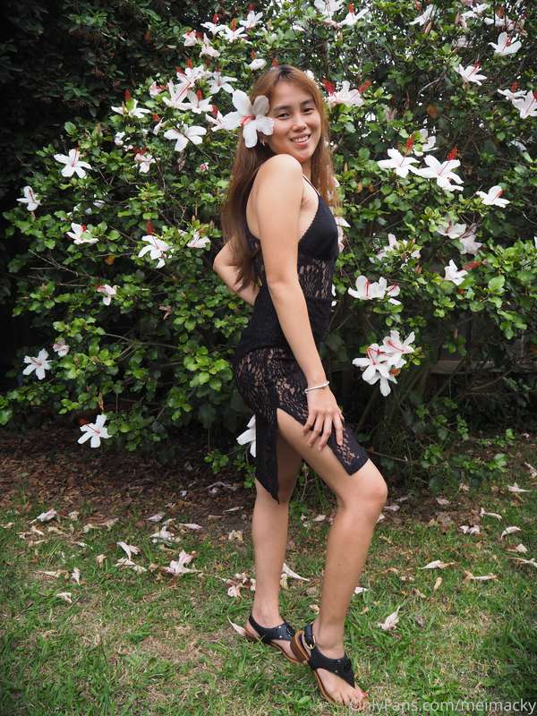 I bought a new dress today, what do you think?
(24 photos in..