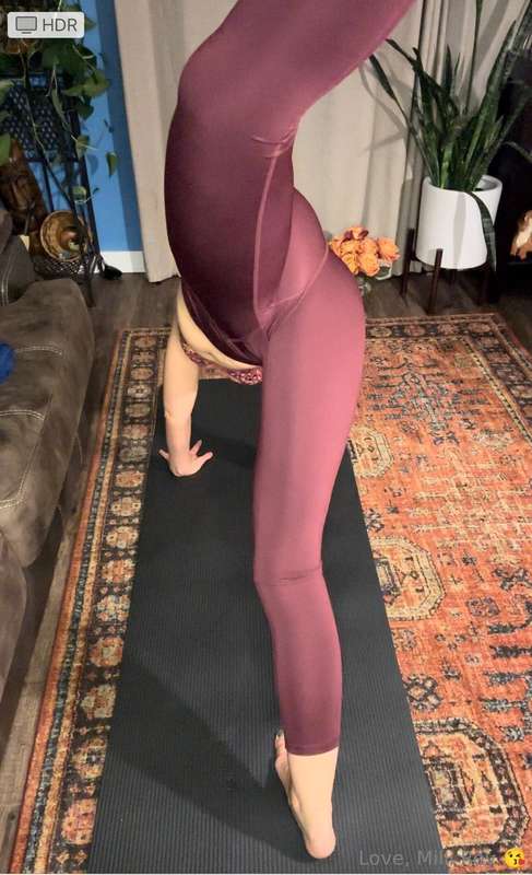 Fun with Feet Friyay! 🤗 Unlock for a clip of this full UNCOV..