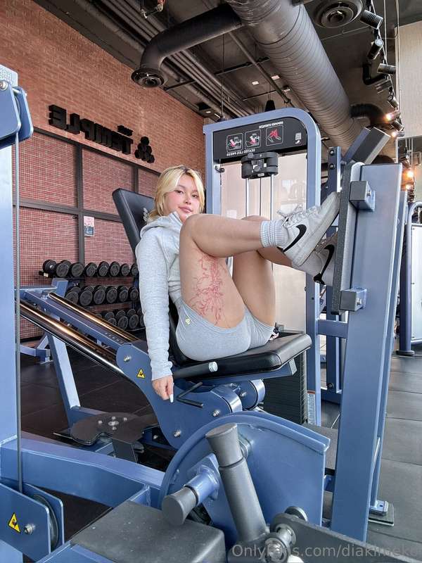 Yo boy, you into fitness? Well how ’bout fitness d____ in my..