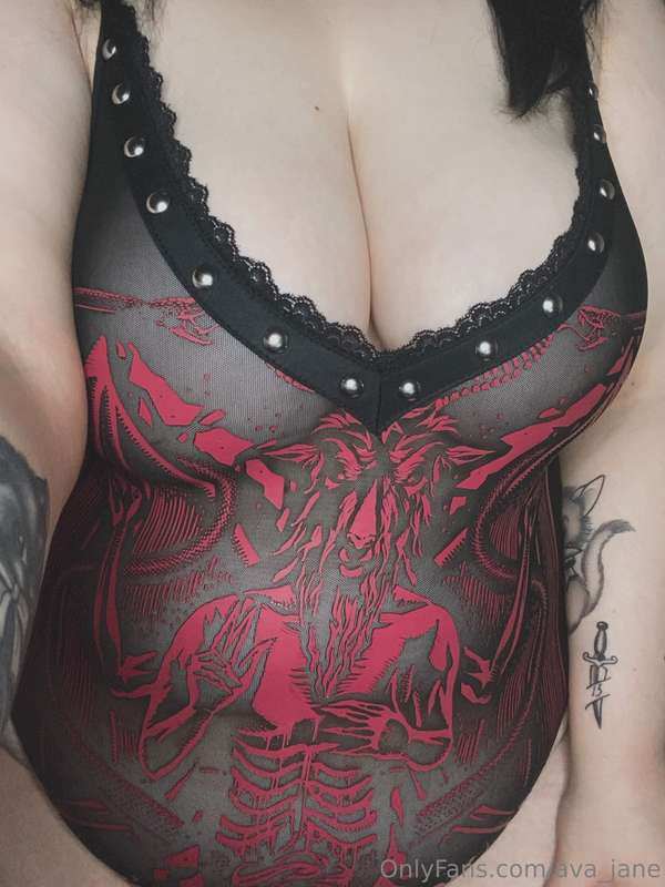 I hope all my new fans like big tits and soft tummies