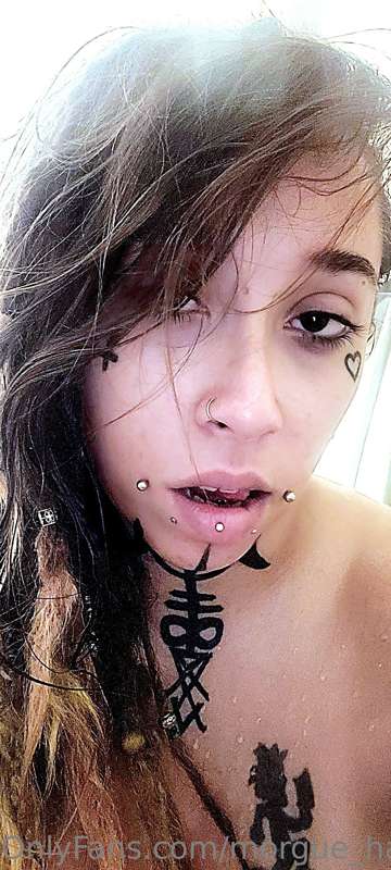 😈