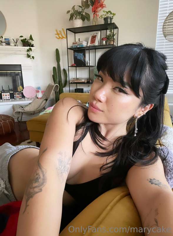 calm before the storm 🥰 layin' around before vegas this week..