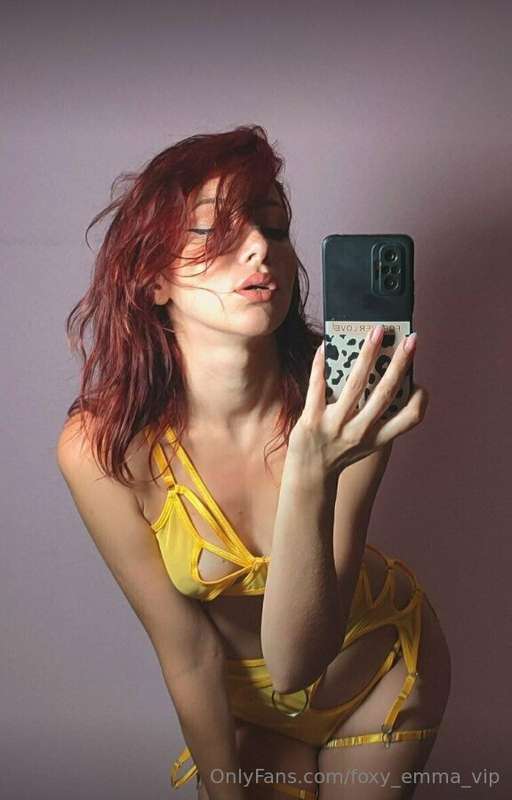 🥰💋In a world awash with hues, she chose the bold brilliance ..