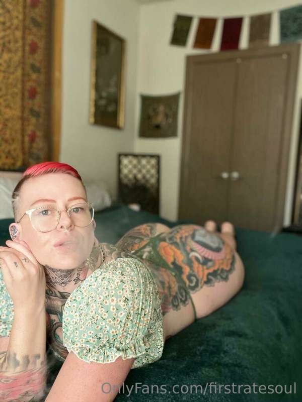 Smoke & chill with me🤍