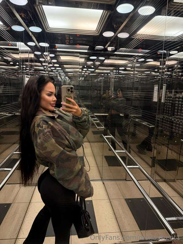Elevator pics are literally one of the most parts of every s..