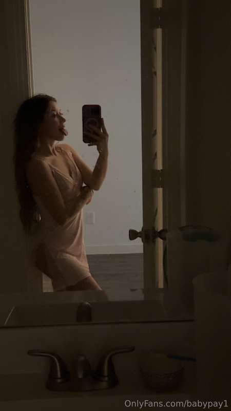 Do you like me in a dress?❤️ if yes💋