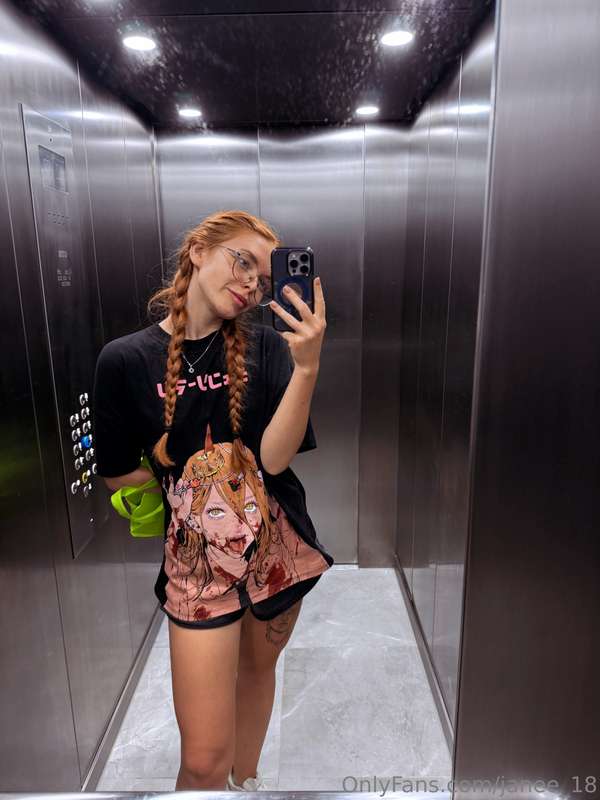 No dress today🥰