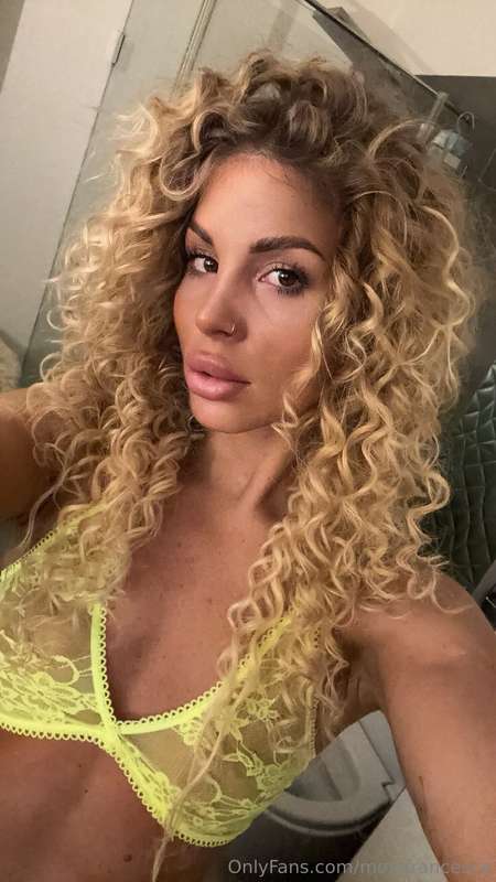 do you like your muscle mommys curls? come tell me what you ..