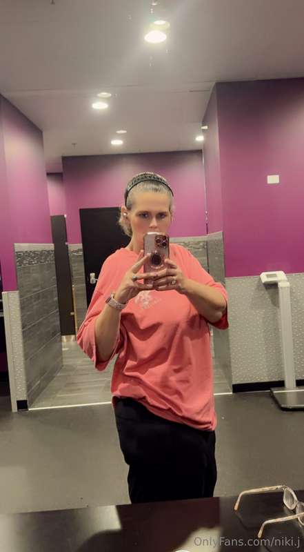 Do I look like I lost weight ?. Sorry have not been on for a..