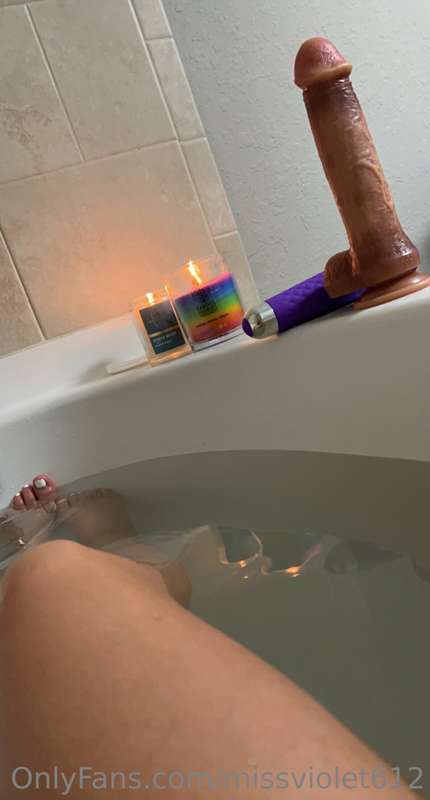 Check your DMS later for a bathtub surprise💦
