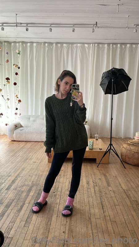 My fit for studio day yesterday was comfy but unhinged at th..