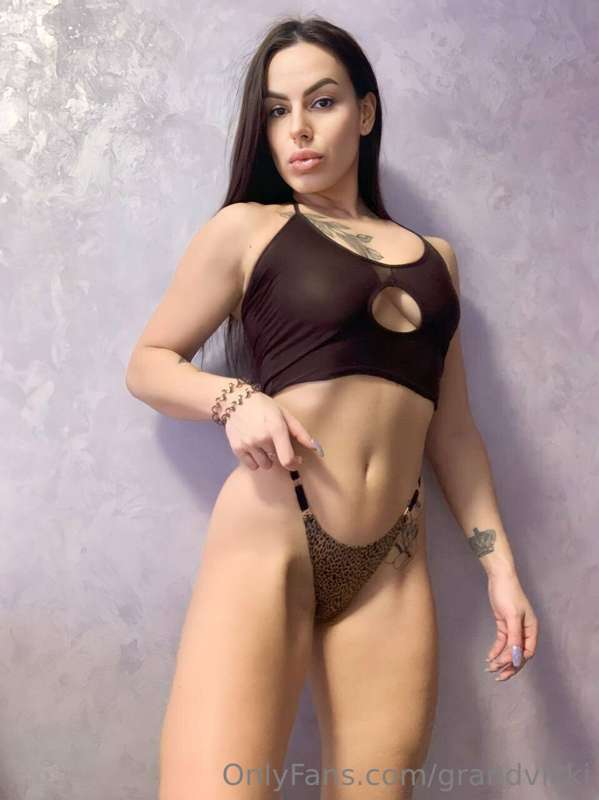 Do you want to see pretty doll @cleo_mistress
pleasing herse..