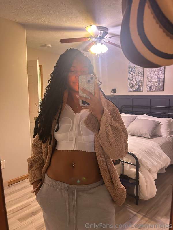 Guess who’s recovering from surgery 🥹🙏🏽❤️ I had the girls re..