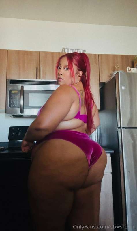 New content dropping at 10 pm pacific 😈😈