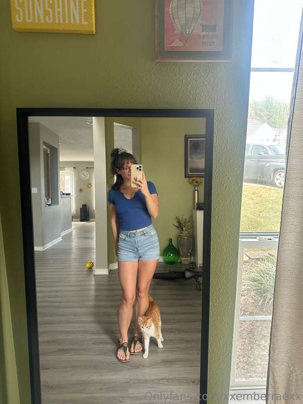 Got dressed today! Go me! Still feeling sick. But looking cu..