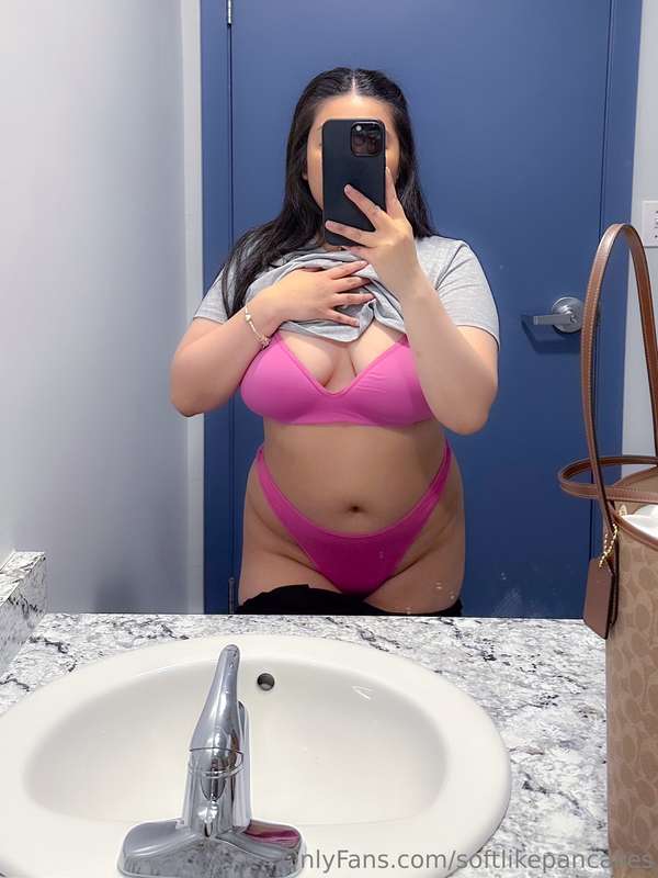 I could use some cock for lunch today 😋 