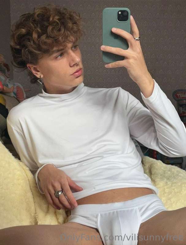 I love white clothes 😍 I think it makes everything much hott..